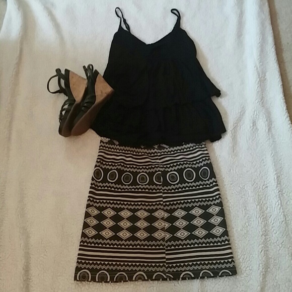 Patterned skirt size 8 - Picture 1 of 4