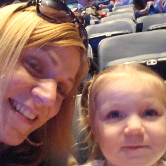 Meet your Posher, Jennifer - Picture 1 of 1