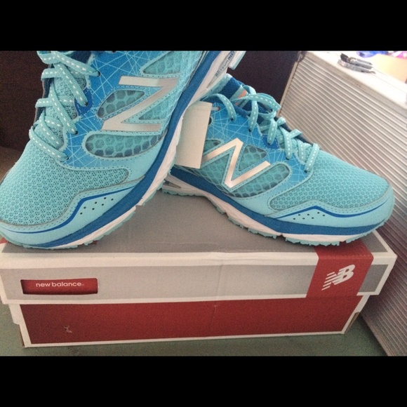 Women's size 7 New Balance running shoe