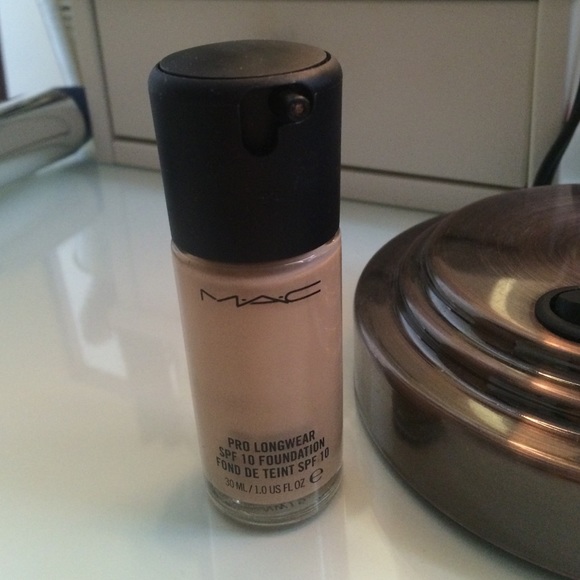 Mac Pro Longwear Foundation