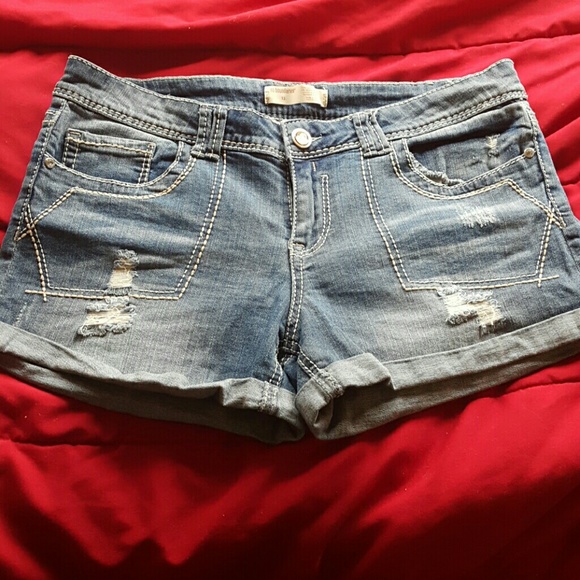 Women's light wash denim,  stretch shorts