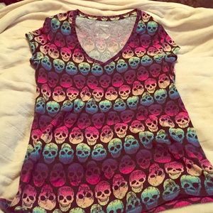 V neck rainbow skull t-shirt