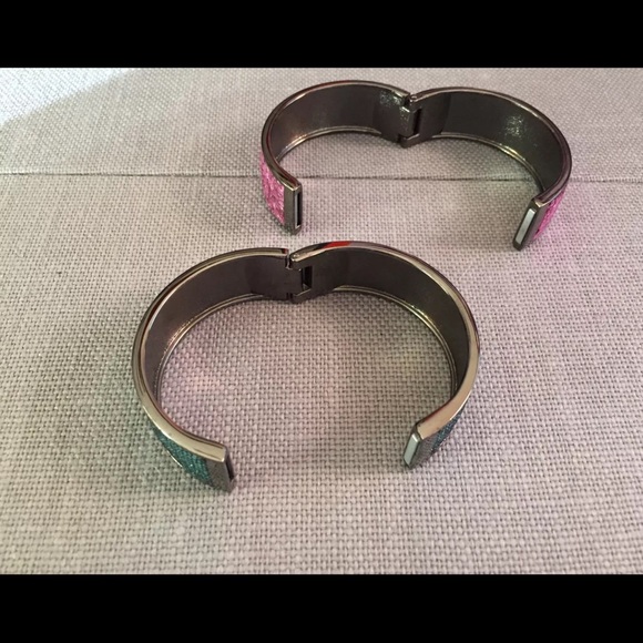 Betsey Johnson Hinged Bangle Bracelets set of 2 - Picture 3 of 3