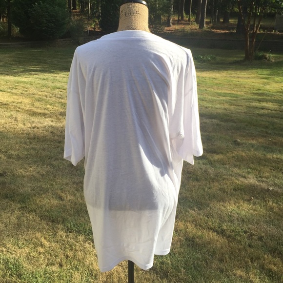 Plus size, White Top - Picture 4 of 4