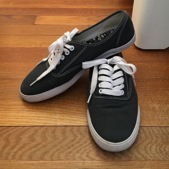 Vans! - Picture 2 of 3