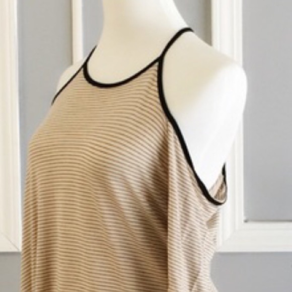 Super CUTE Cold Shoulder Top - Picture 2 of 4