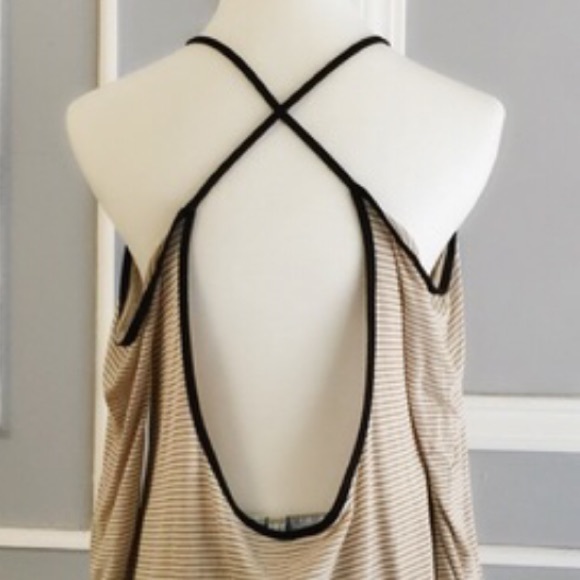 Super CUTE Cold Shoulder Top - Picture 3 of 4