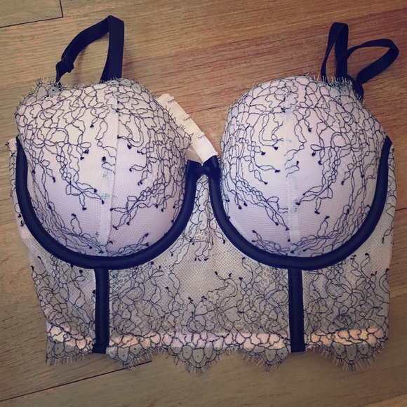 Victoria's Secret Bra! "Very Sexy Demi-Buste"