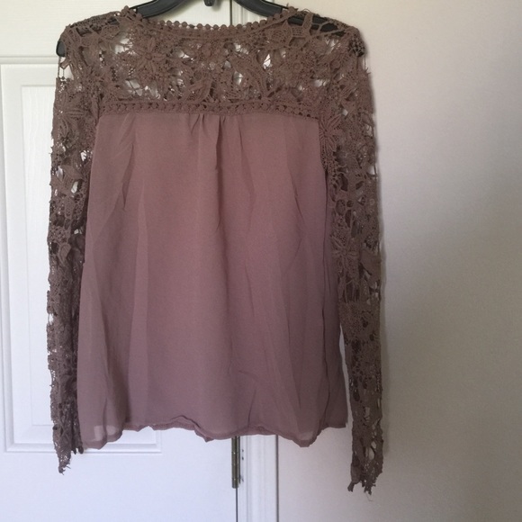 MUST BE BUNDLED 🆕Crochet Lace blouse - Picture 2 of 3