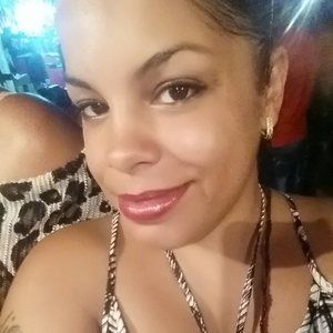 Meet your Posher, Dennisa