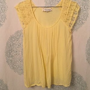 *final sale* Yellow lace sleeve top
