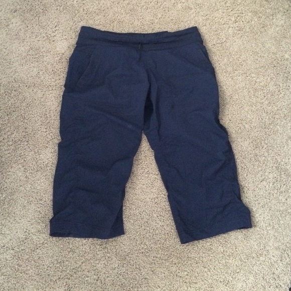 Lululemon studio pant cropped. Not lined