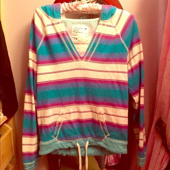 American Eagle Large Hoodie with Bottom Tie-string