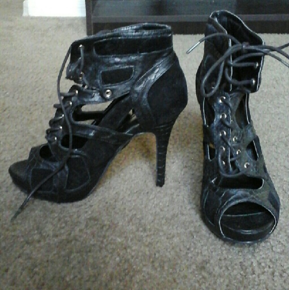 BRAND NEW | Lace Up Heels by Scene