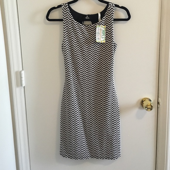 Black and white chevron body con open back dress - Picture 1 of 2