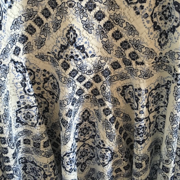 Cute summer dress!! White and blue pattern - Picture 2 of 3