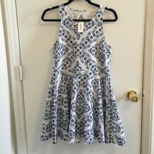 Cute summer dress!! White and blue pattern