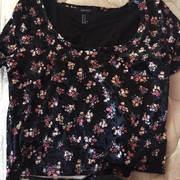 Forever 21 crop top w flowers