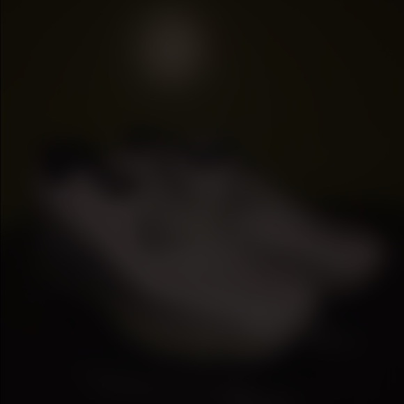 Meet your Posher, Lara