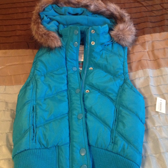 Aeropostale hooded vest
