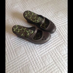 Crocs Brown Mules Sz 7 NWOB