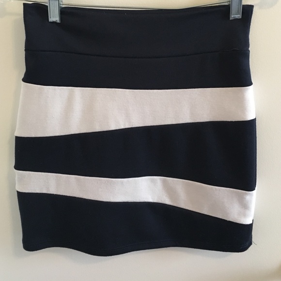 Color block navy and white mini skirt - Picture 2 of 2