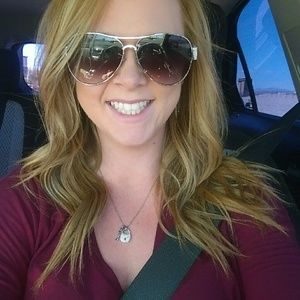 Meet your Posher, Laura