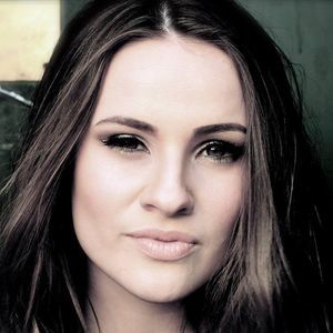 Meet your Posher, Angeline