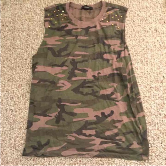 Bundle of 2 forever 21 shirts and VS skirt - Picture 3 of 4