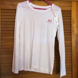 Long sleeve shirt with Vineyard Vines logo (NWT)