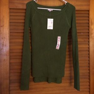 Army green sweater (NWT)