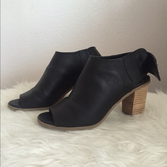 Open toe wood heel shoe