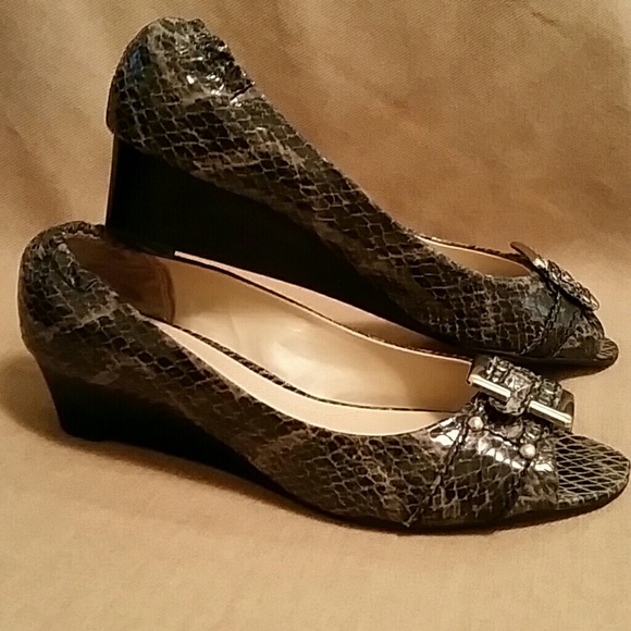 Ellen Tracy Shoes - Ellen Tracy snakeskin print wedges sz 6.5m