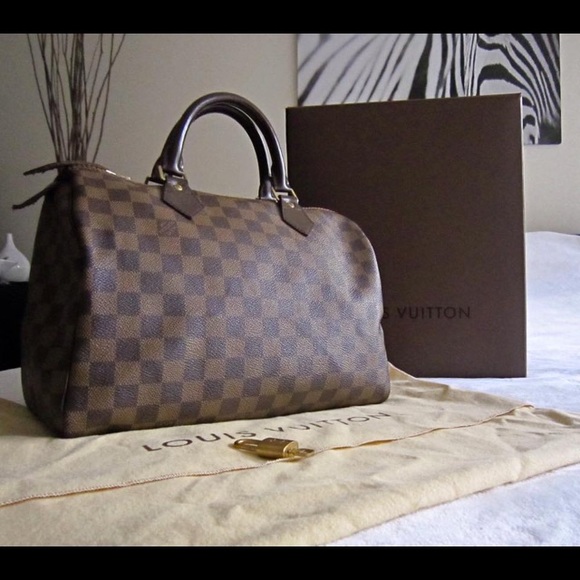 AUTHENTIC LV SPEEDY 30 used twice