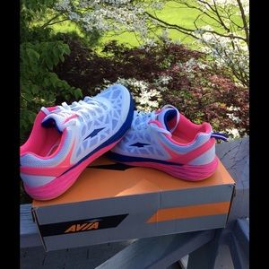 Women's size 9 Avia run shoe like new