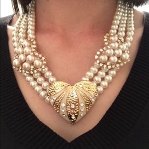 Boutique Pearl statement necklace