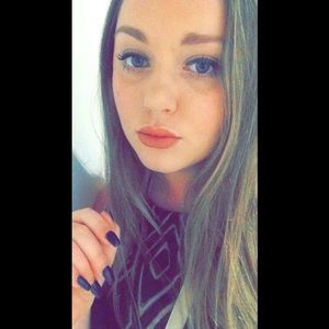 Meet your Posher, Chloe