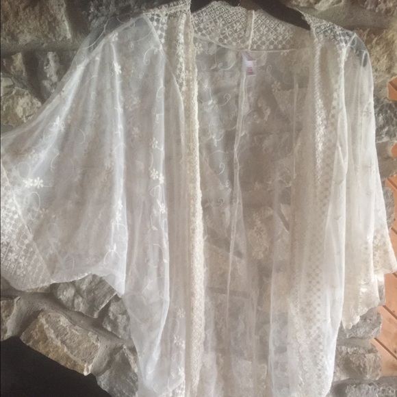 💞 NWOT Lace Cardigan