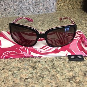 Women's oakley sunglasses; authentic!