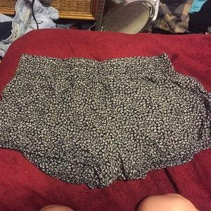 Black & white flowy shorts