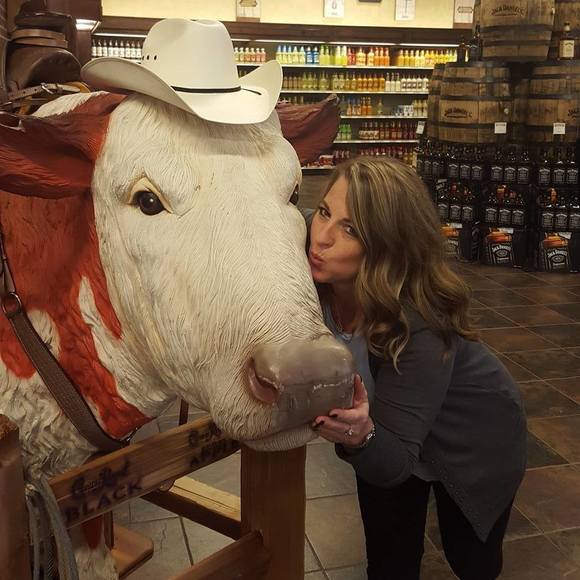 Meet your Posher, Sharon