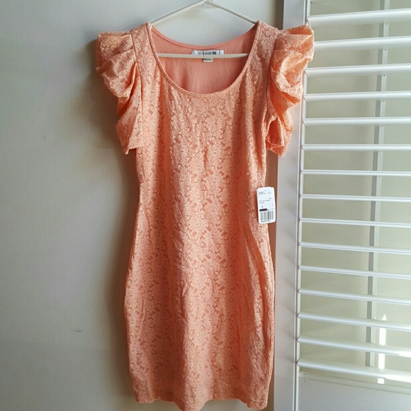 Forever 21 Dresses & Skirts - F21 Peach Lace Bodycon Dress
