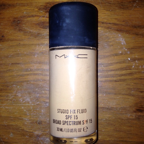 MAC studio fix fluid. Shade NC25