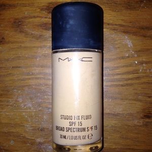 MAC studio fix fluid. Shade NC25
