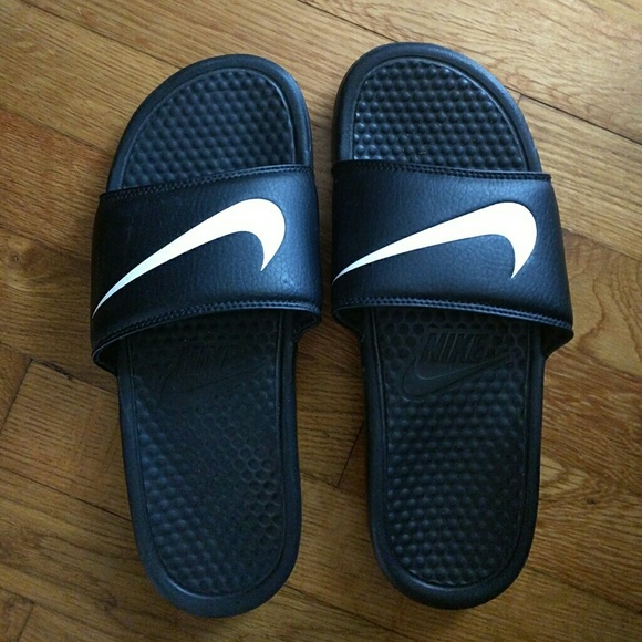 NWOT Nike slide on sandals