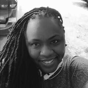 Meet your Posher, Monique