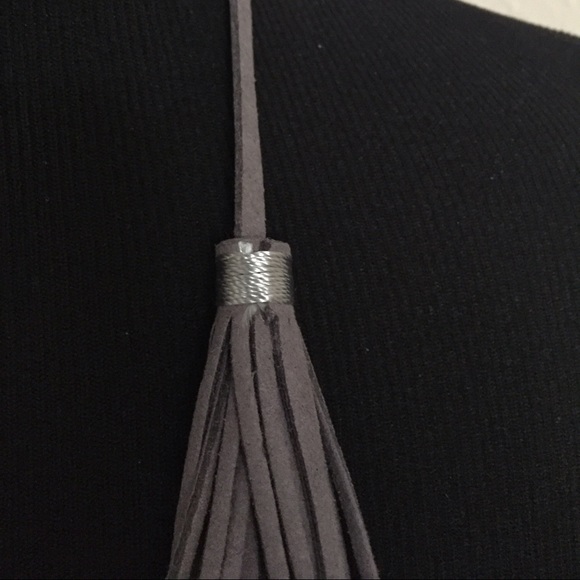 🔥Gray Faux Suede Tassel Necklace - Picture 3 of 4