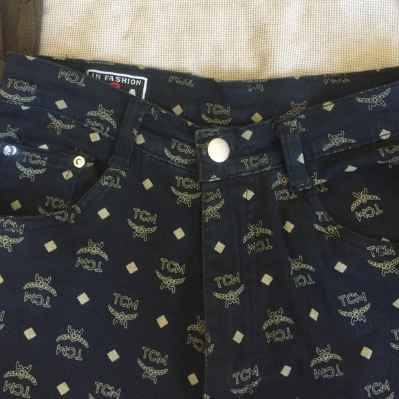 • Vintage Grunge TCM High-Waist Jeans • - Picture 2 of 3