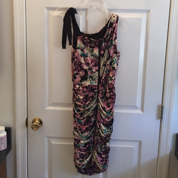 Dress - Picture 2 of 4