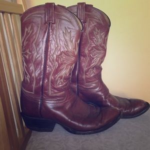 Vintage Tony Lama cowboy boots. Brown. Style 6619